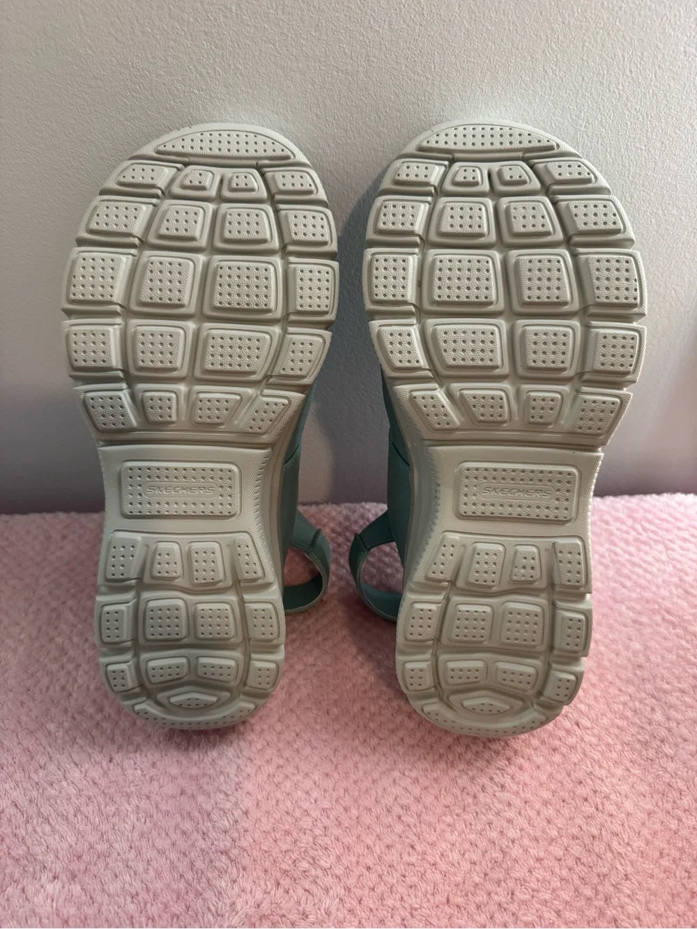 Skechers Relaxed Fit Sandals (7.5) - Picture 4 of 6